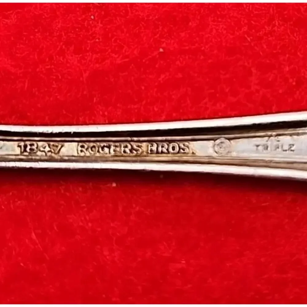 Antique 1911 Old Colony XS Triple Silverplate Fruit Spoon 1847 Rogers Bros.